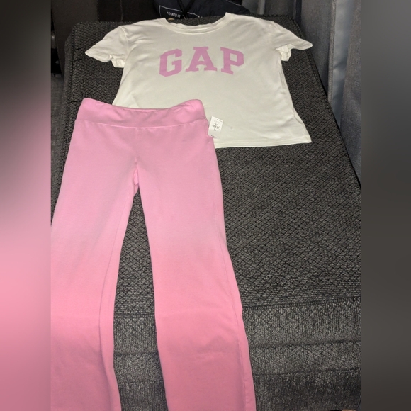 GAP White and Pink Tshirt& GAP Flare Ombre Leggings& GAP Gray Shorts - Picture 3 of 7